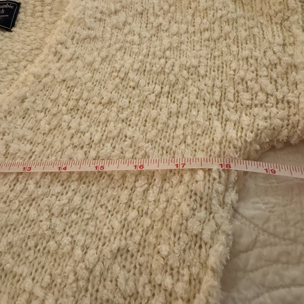 Abercrombie & Fitch Ultra Soft Texturex White V-Neck Sweater - Picture 6 of 7